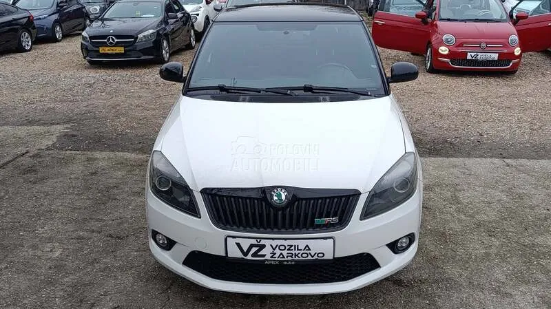 Skoda Fabia 2012 photo 3