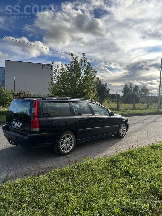 Volvo V70 2004 photo 2