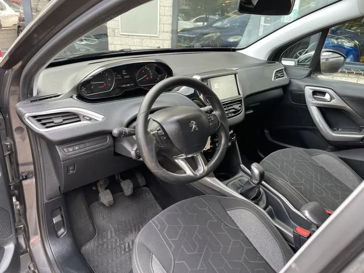 Peugeot 2008 2017 photo 2