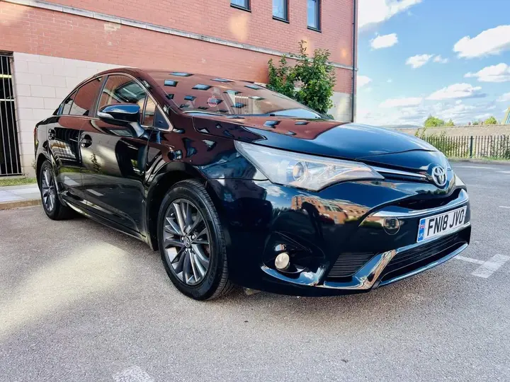 Toyota Avensis 2018 photo 2