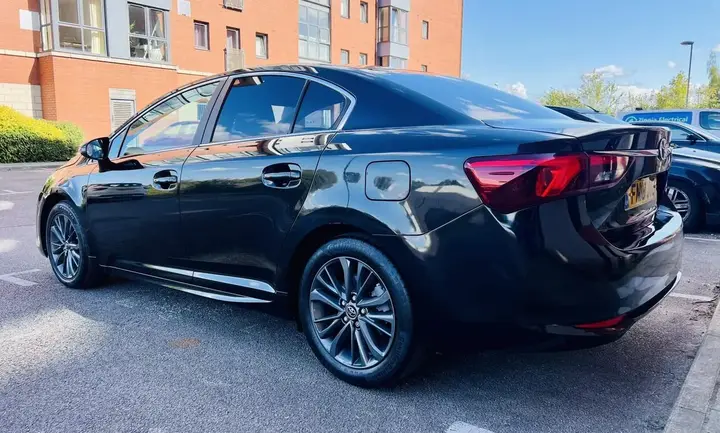 Toyota Avensis 2018 photo 5