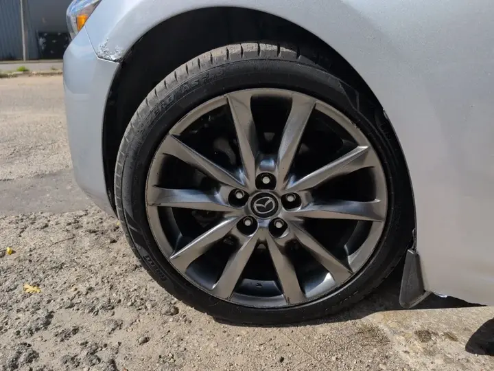Mazda Mazda3 2018 photo 2