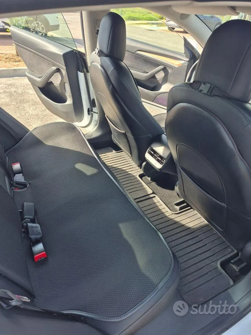 Tesla Model 3 2022 photo 2