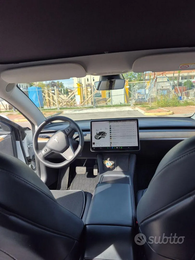 Tesla Model 3 2022 photo 3