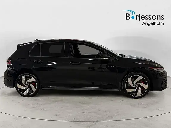 Volkswagen Golf I 2026 photo 2