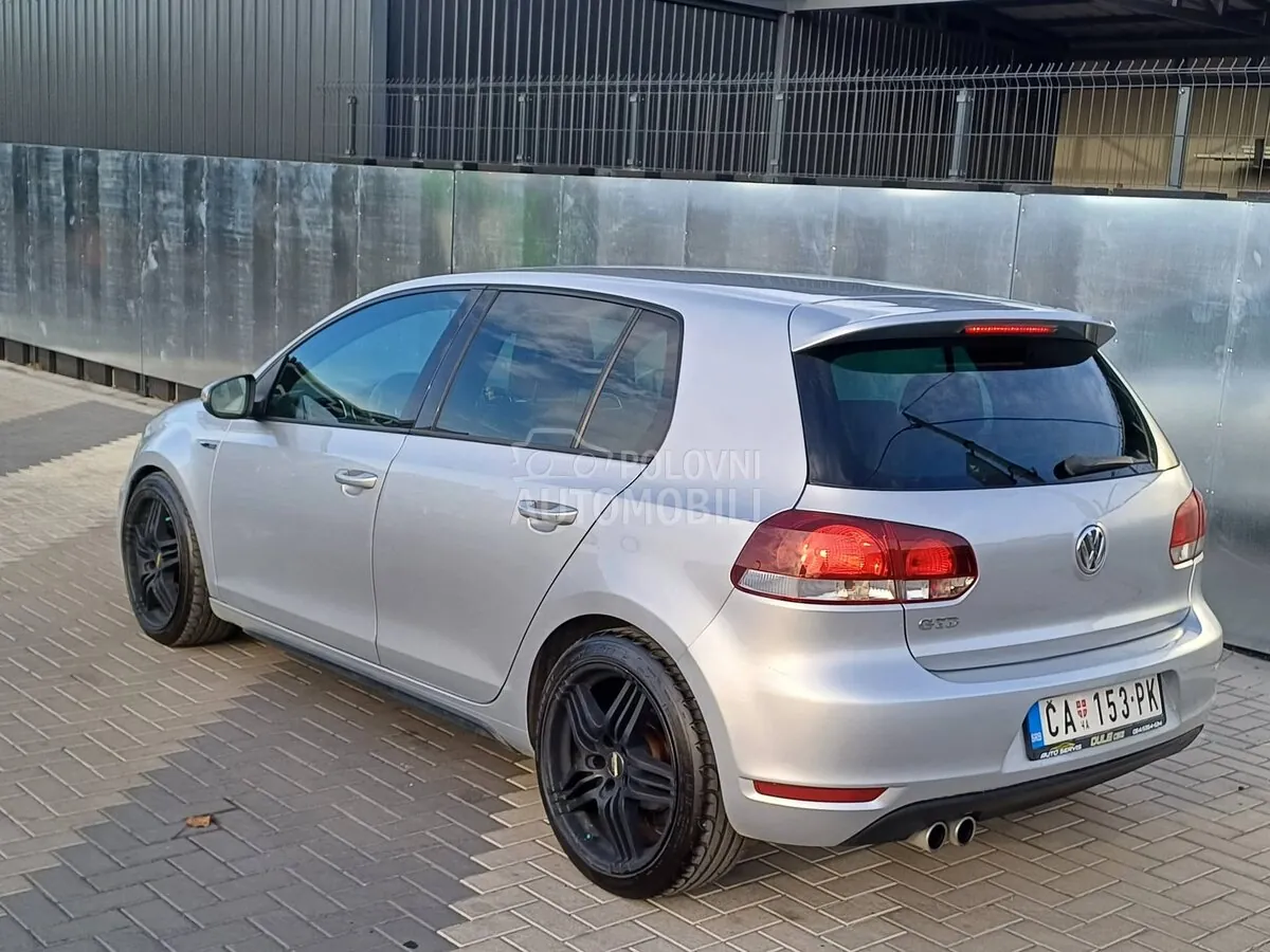 Volkswagen Golf 2010 photo 5