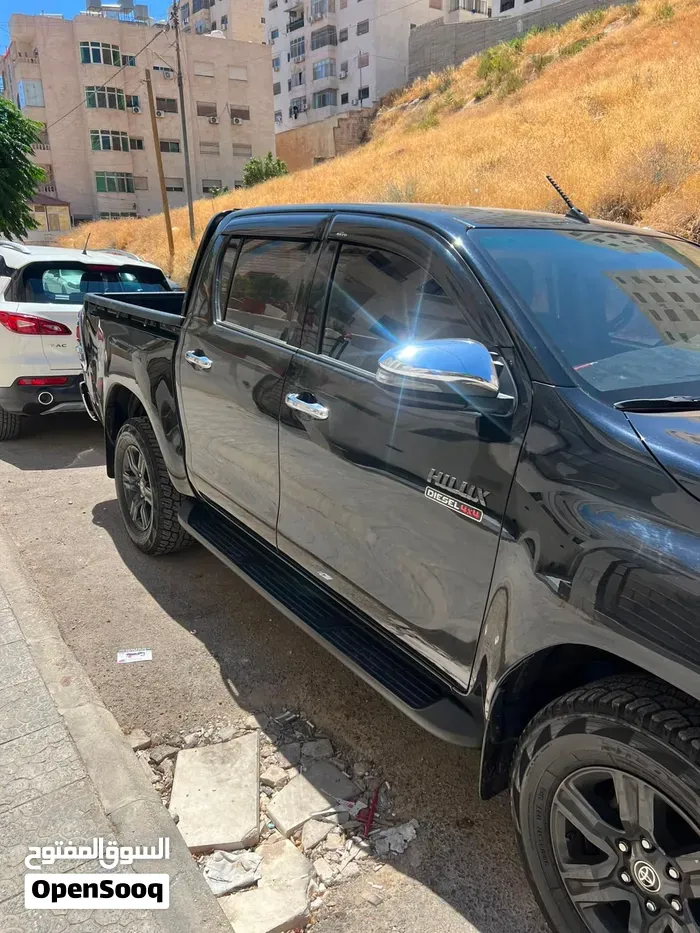 Toyota Hilux 2023 photo 2