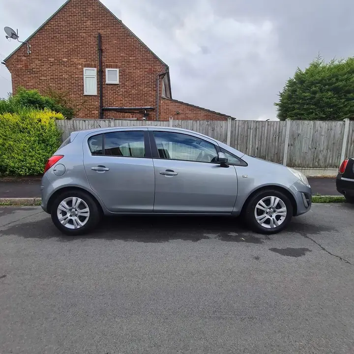 Vauxhall Corsa 2012 photo 2