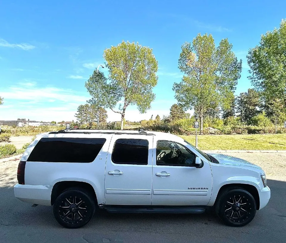 Chevrolet Suburban 2010 photo 4