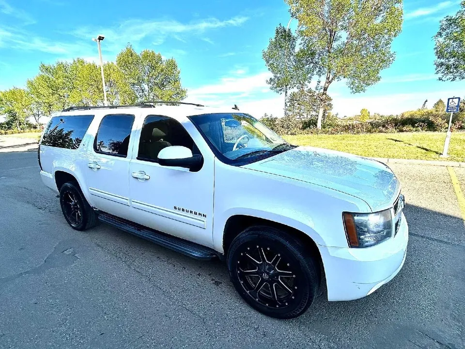 Chevrolet Suburban 2010 photo 3
