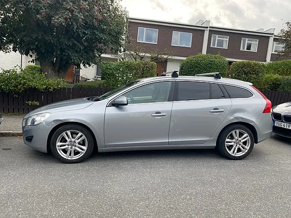 Volvo V60 2012 photo 2