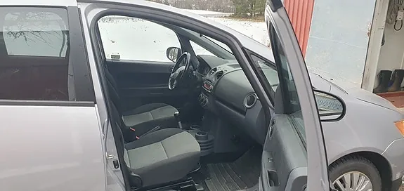 Mitsubishi Colt 2012 photo 3