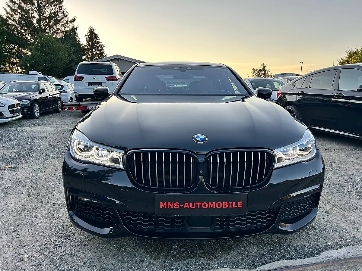 BMW 7 Series 2018 photo 2