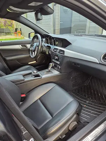 Mercedes-Benz C 300 2012 photo 4