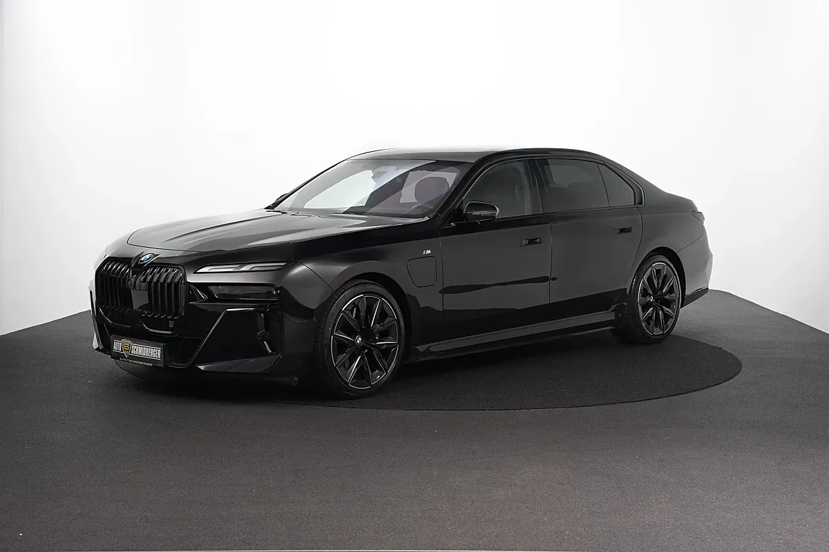BMW 7 Series 2023 photo 2