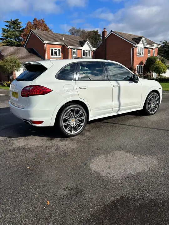 Porsche Cayenne 2013 photo 2