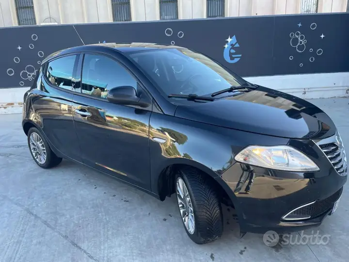 Lancia Ypsilon