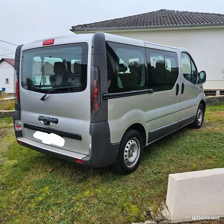 Nissan Primastar 2005 photo 2