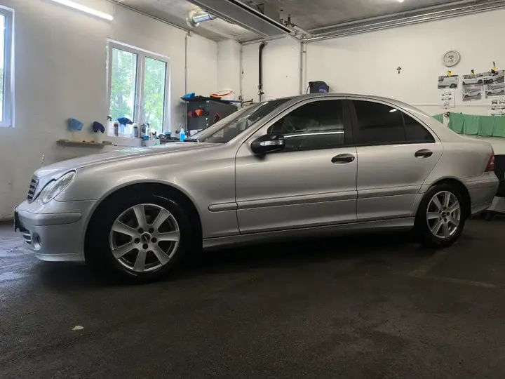 Mercedes-Benz C-Class 2005 photo 3