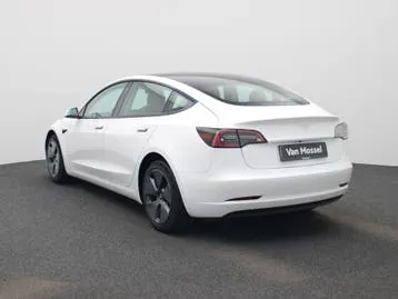Tesla Model 3 2023 photo 2