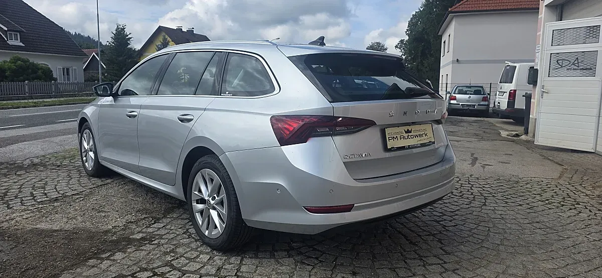 Skoda Octavia 2021 photo 3