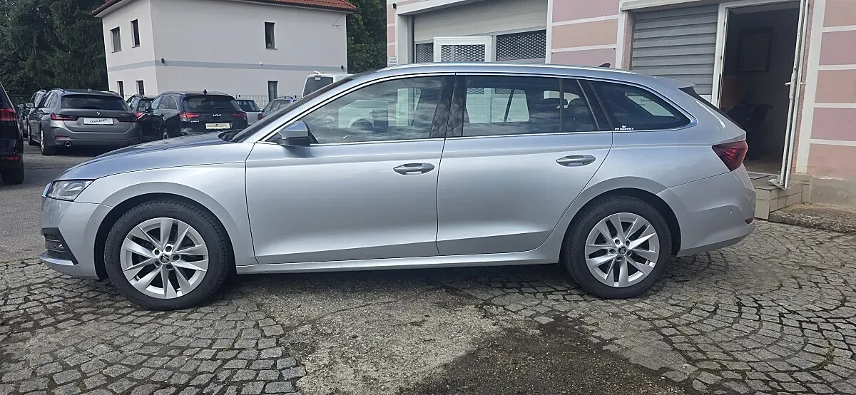 Skoda Octavia 2021 photo 2