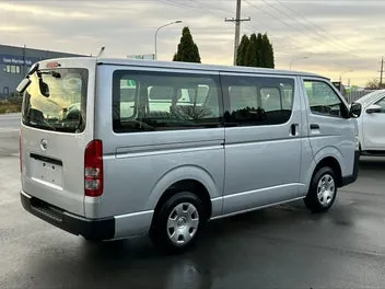 Toyota Hiace 2021 photo 4