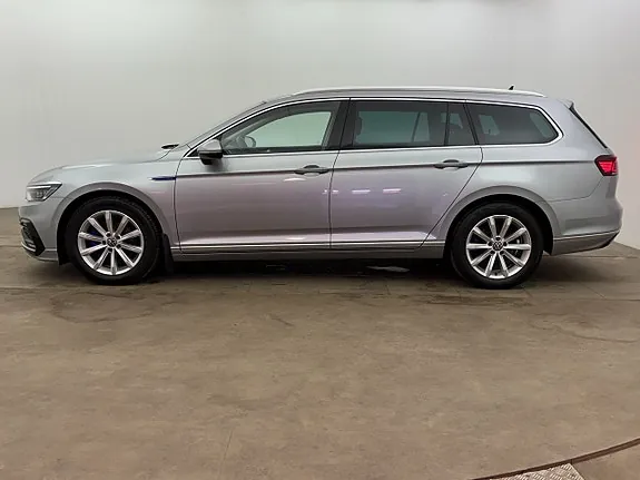 Volkswagen Passat 2023 photo 3