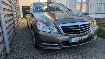 Mercedes-Benz E200