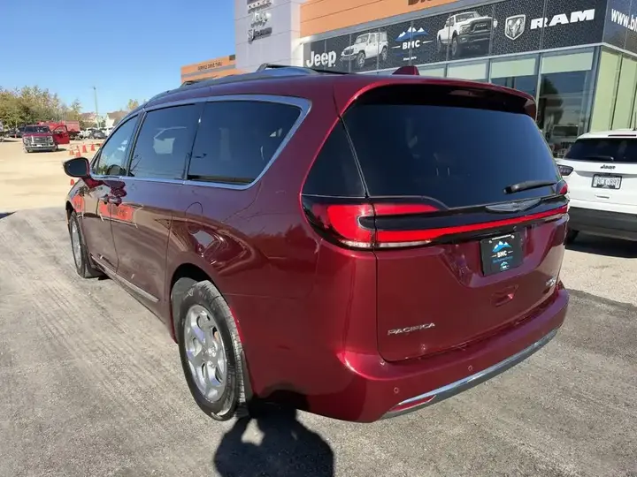 Chrysler Pacifica 2021 photo 3