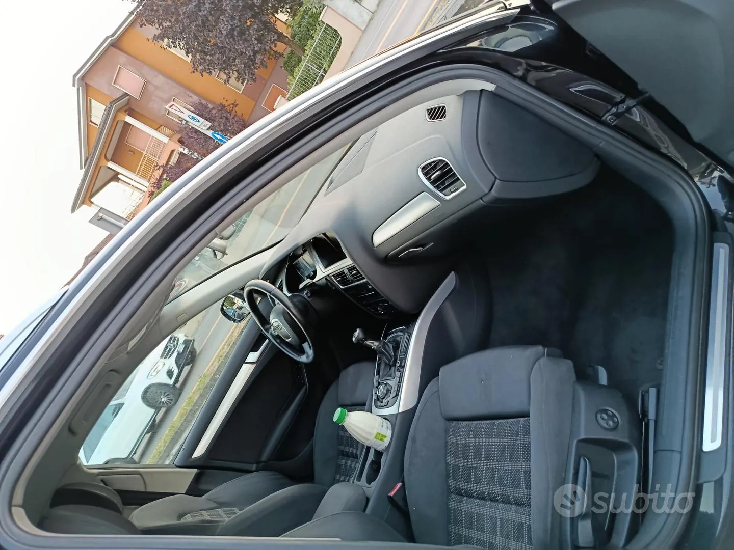 Audi A4 2011 photo 2