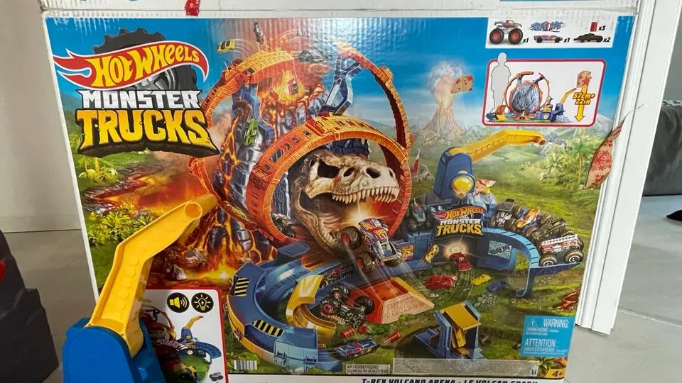 Hot Wheels Monster Trucks T-Rex Vulkan Arena