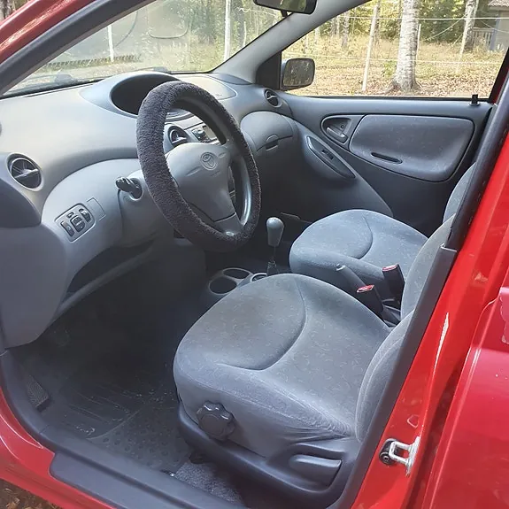 Toyota Yaris 2000 photo 3