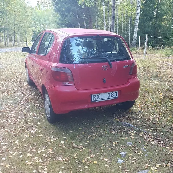 Toyota Yaris 2000 photo 2