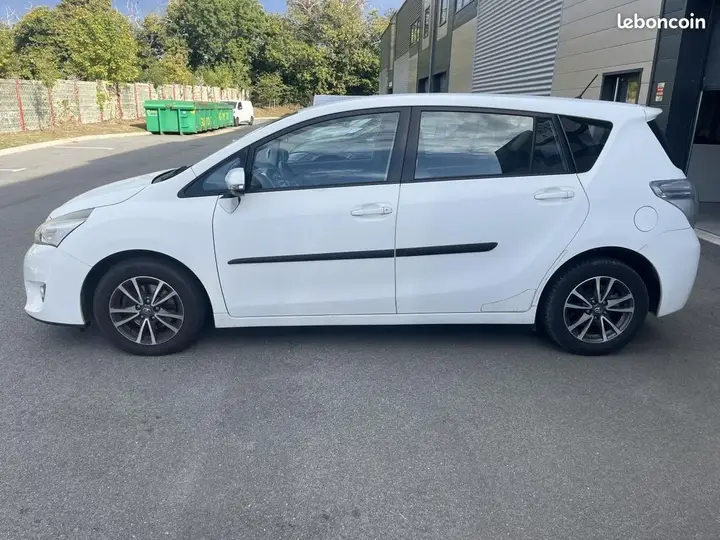 Toyota Verso 2014 photo 5