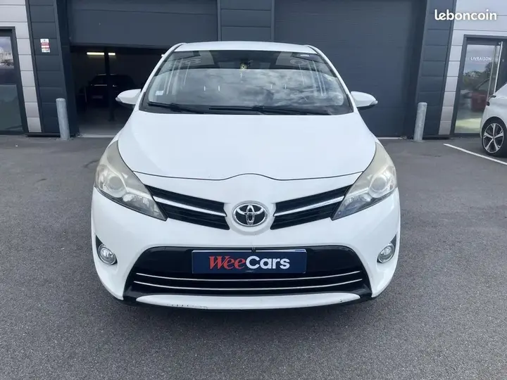 Toyota Verso 2014 photo 2