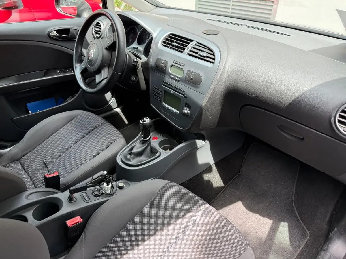 Seat Leon 2009 photo 2