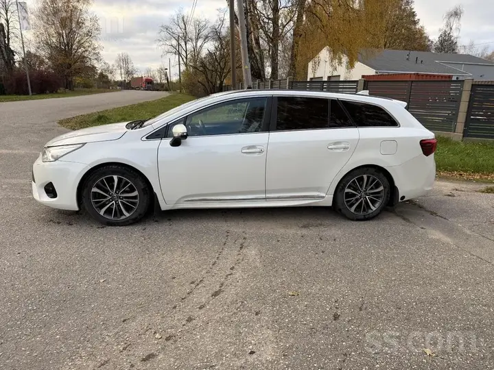 Toyota Avensis 2015 photo 2