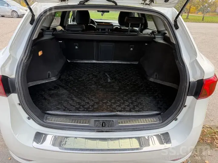Toyota Avensis 2015 photo 5