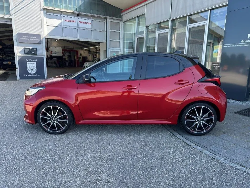 Toyota Yaris 2022 photo 2
