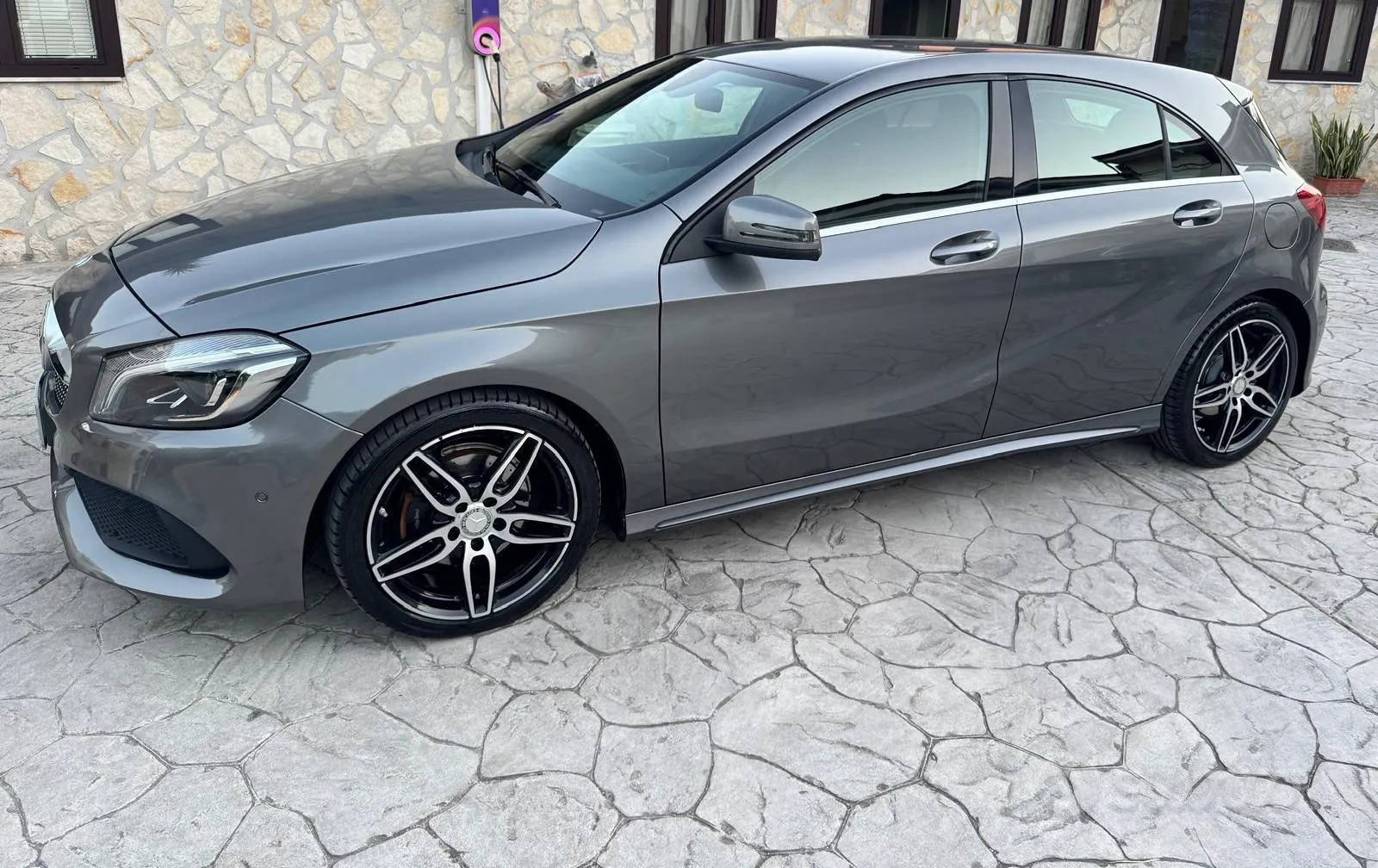Mercedes-Benz A 2016 photo 3