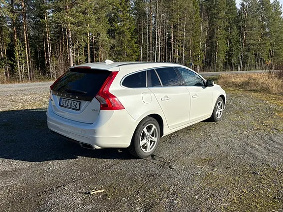 Volvo V60 2015 photo 3