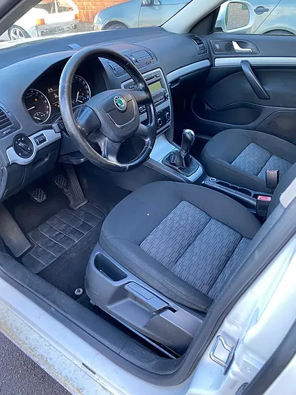 Skoda Octavia 2009 photo 2