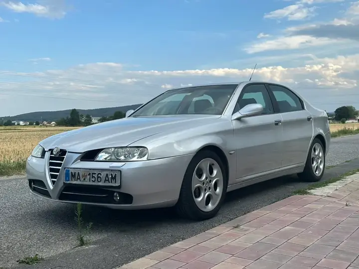 Alfa Romeo 166