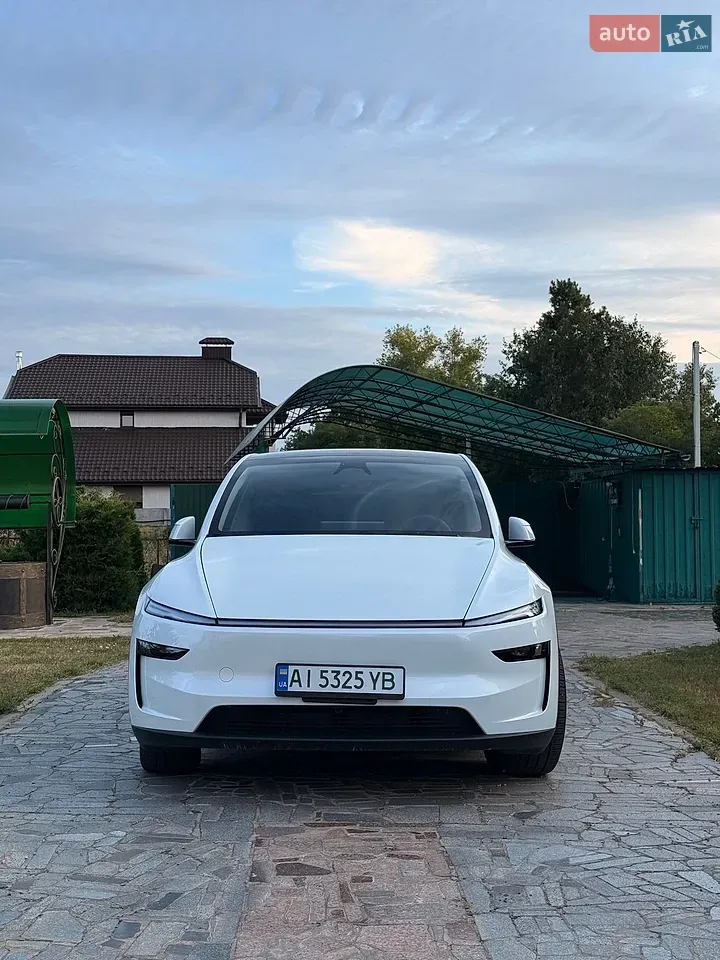 Tesla Model Y 2025 photo 2