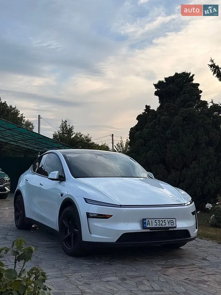 Tesla Model Y 2025 photo 3