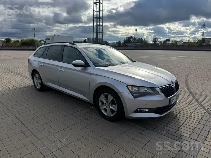 Skoda Superb 2017 photo 2