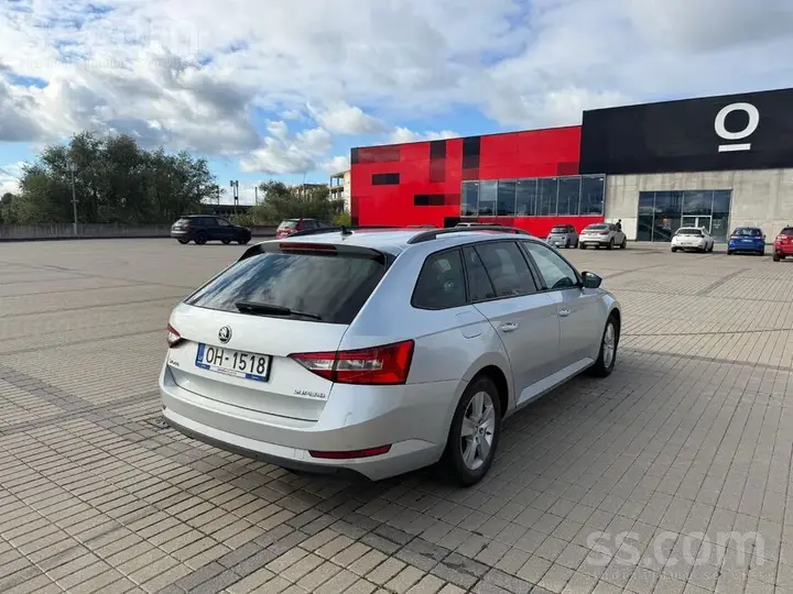 Skoda Superb 2017 photo 3