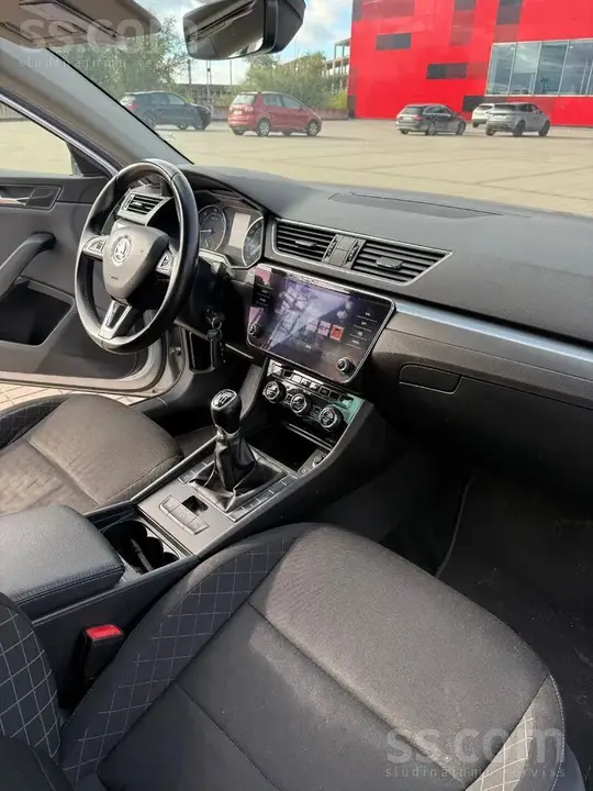 Skoda Superb 2017 photo 5