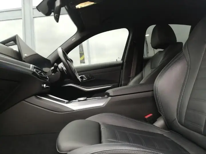 BMW 3 Series 2024 photo 5